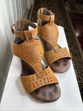Women’s Roan by Bed Stu Gold Tan Leather Perforated Ankle-Strap Gladiator Sandal